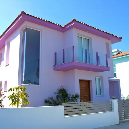 Villa Pink Near Beach With Swimming Pool
