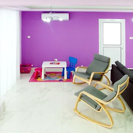 Pink Near Beach With Swimming Pool Vilă *