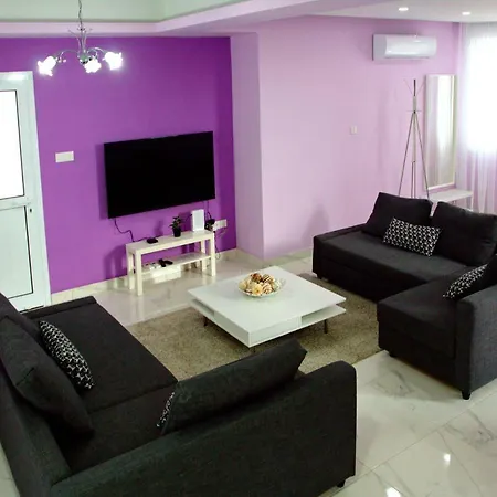 Villa Pink Near Beach With Swimming Pool Píla